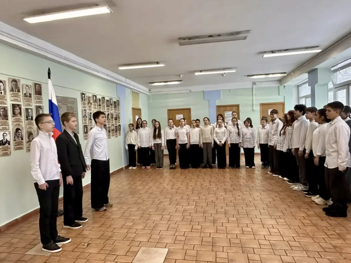 🇷🇺 Понедельник начинается с главного: Флаг и Гимн России!🇷🇺   Традиционно новая учебная неделя начал