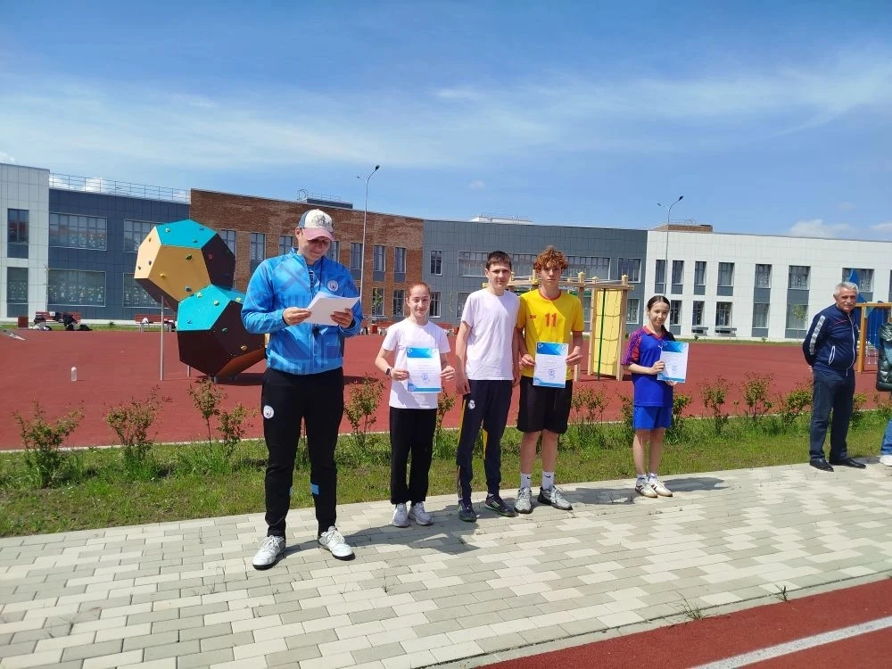 УСПЕХ   ✏️06 мая 2026 года в станице Динской команда МБОУ СОШ №1 достойно представила район на зонал