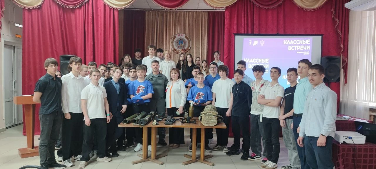 Классная встреча с настоящим героем!   18 февраля, в преддверии Дня защитника Отечества, в нашей шко