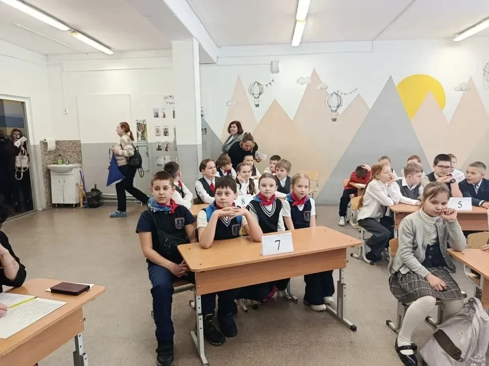 В субботу 14 февраля учащиеся 4Б и 4Г классов приняли участие в городском фестивале "Милый край, сто