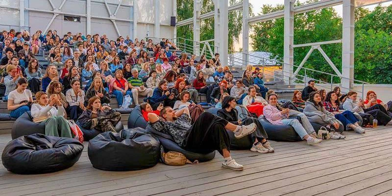 🎬 В парке «Сокольники» откроется летний кинотеатр

В парке «Сокольники» появится летний кинотеатр п