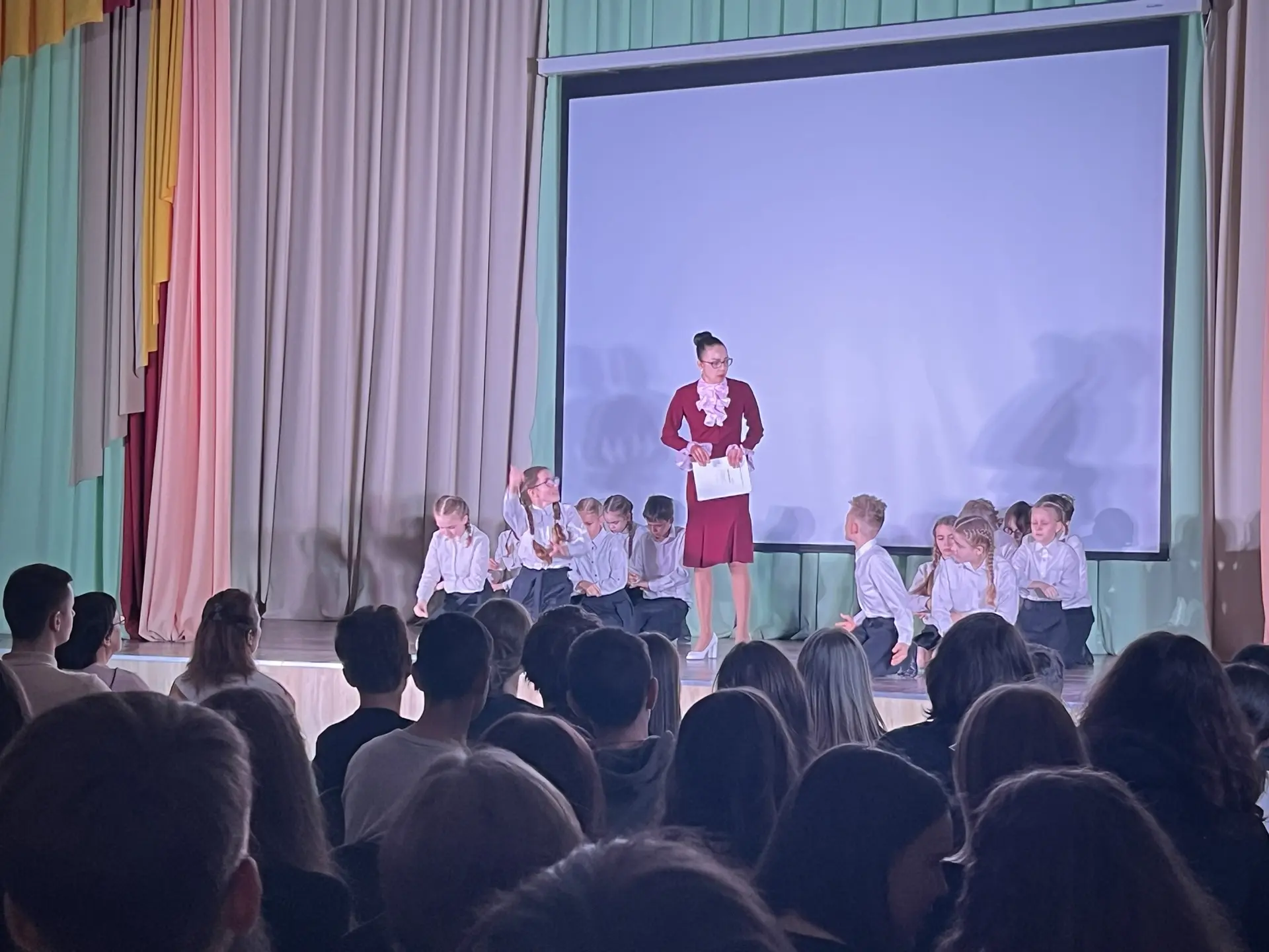 🎭Спектакль, заставивший задуматься!  💥29 апреля в актовом зале нашей школы выступил Образцовый детск