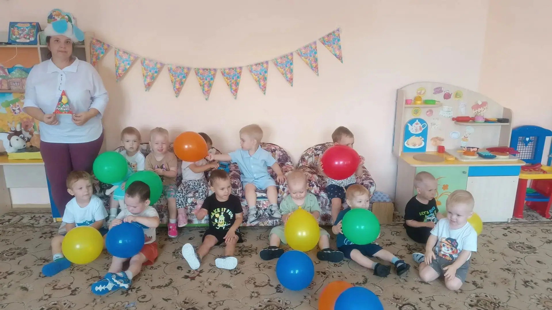 День рождения удался на славу! 🥳 Сегодня наш воспитанник Матвей принимал поздравления, а друзья уст
