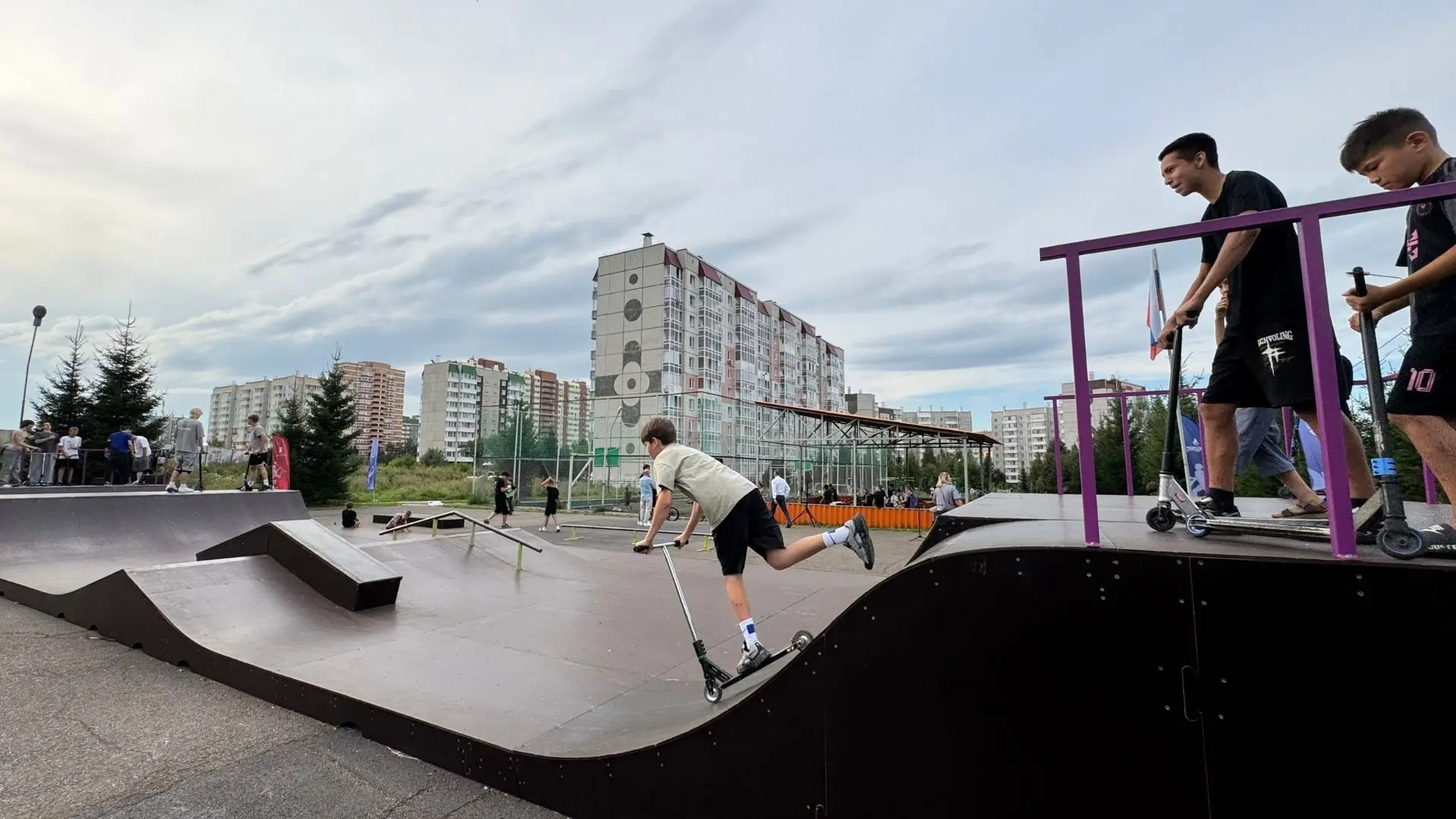 🔥🛹В ОКТЯБРЬСКОМ РАЙОНЕ ОТКРЫЛИ МОДЕРНИЗИРОВАННЫЙ СКЕЙТ-ПАРК