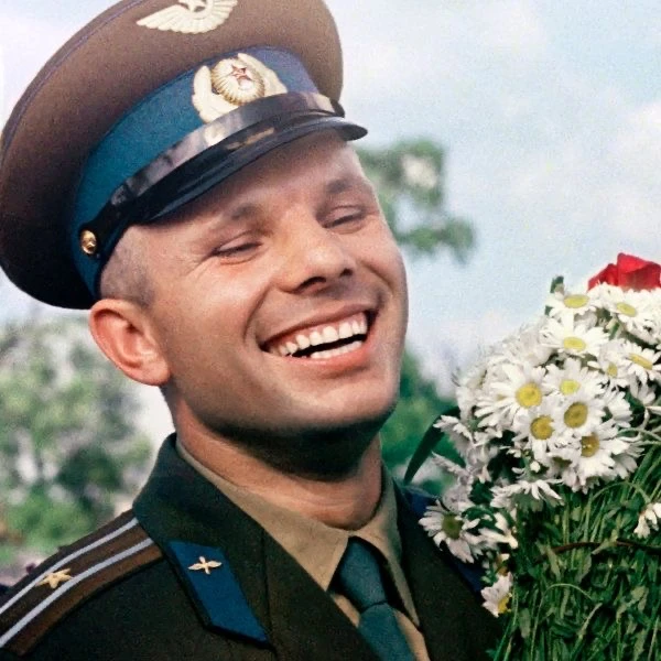 Увидев в иллюминаторе бушующее пламя, Гагарин произнёс фразу, о которой долго предпочит...