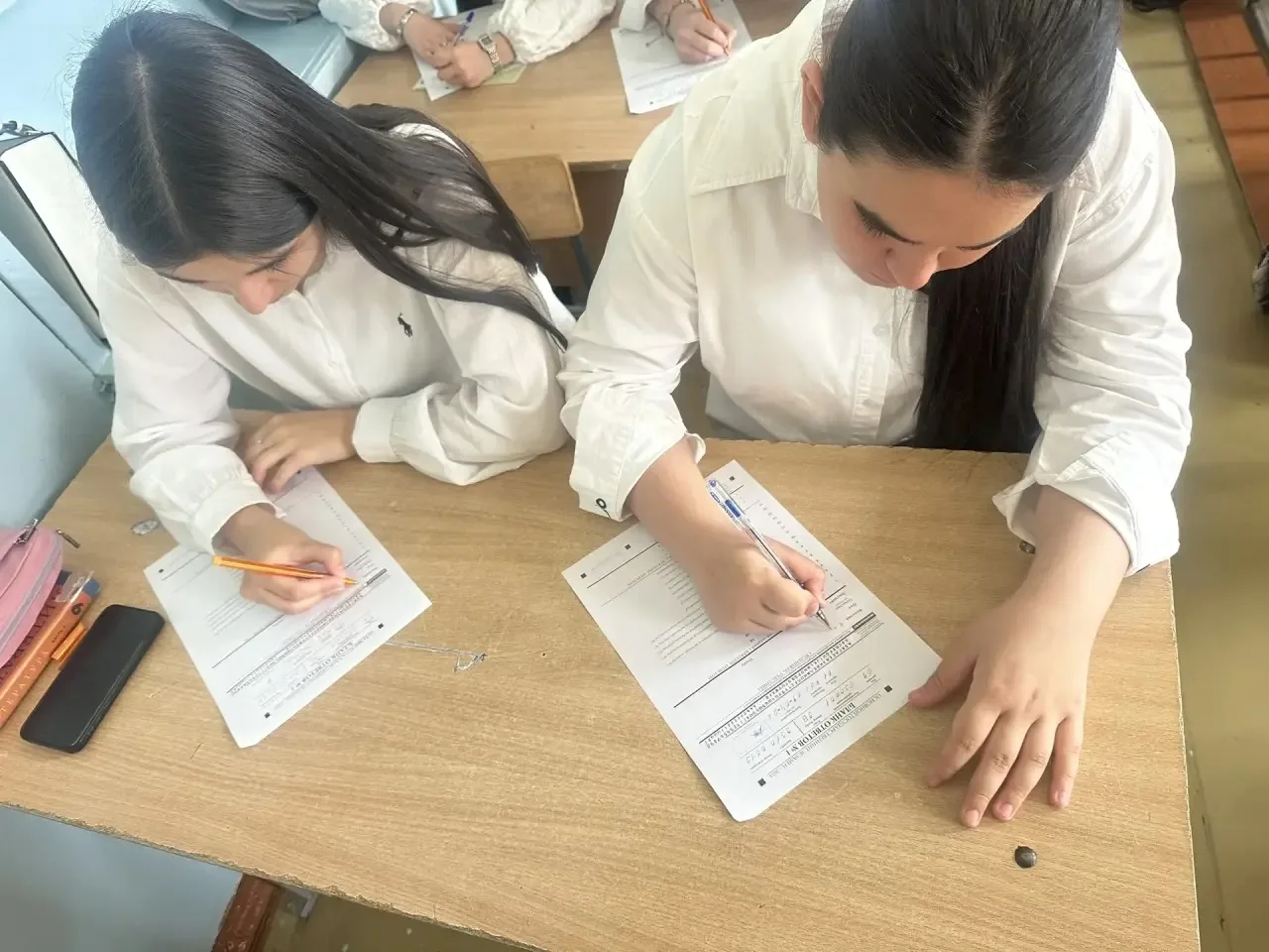 Педагог-психолог ( Батчаева З.Х.)провела занятие с учащимися 9 «В» класса по подготовке к основному 