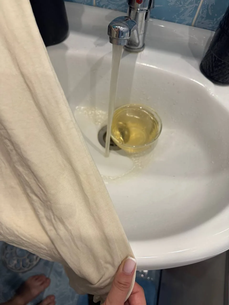 В Челябинске из кранов потекла не самых приятных цветов вода. От золотистого, до ржавого.