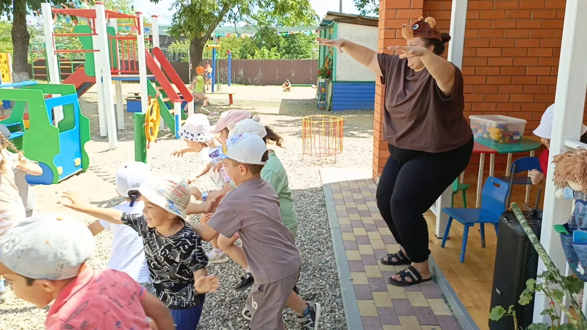 🎉🌼 Единый день фольклора 🌼🎉

Сегодня в нашем садике было весело и интересно! 🎈 
Дети погрузилис