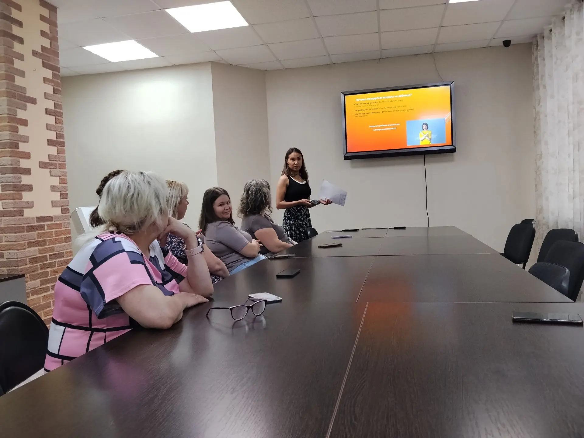 Методический час «Сила признания: как правильно хвалить подростка из неблагополучной семьи»

В Центр