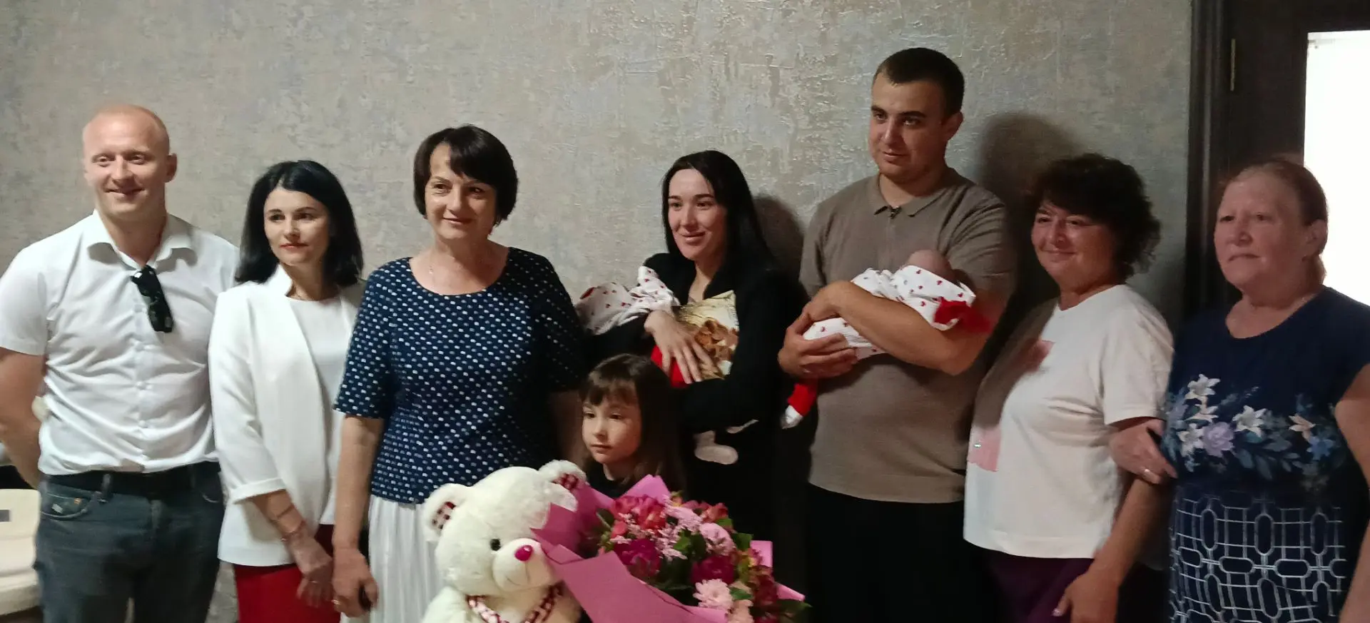Поздравила с рождением двойни семью Дениса и Алины Стрельниковых

В Международный день защиты детей 