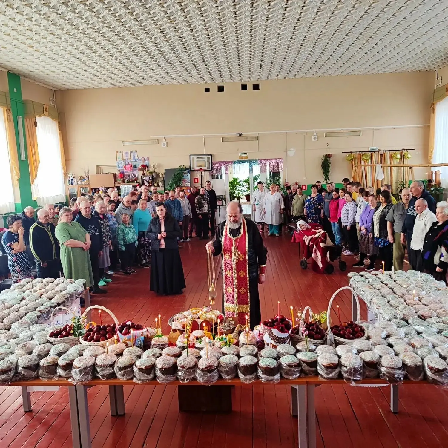 🕊Пасхальная радость в Никольском интернате!   🙏В Светлый праздник Пасхи настоятель Храма Вознесения 