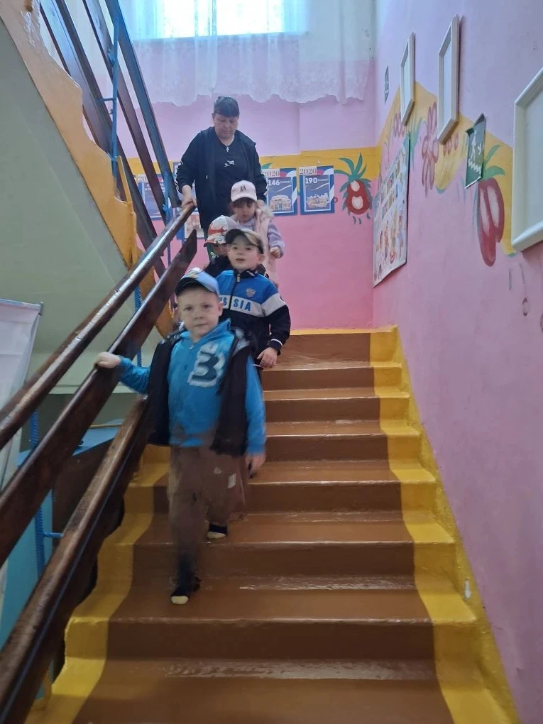 В нашем детском саду прошли комплексные занятия, посвящённые важнейшим темам безопаснос...