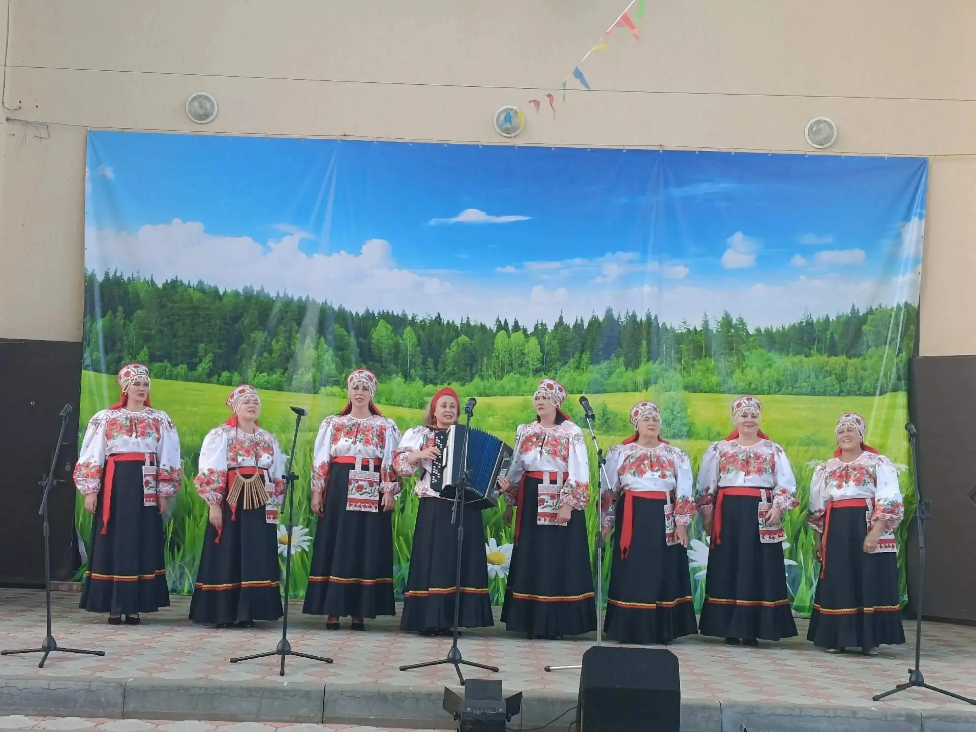 Вечер  «Сияет  свет родного края»  — это тёплый праздник, где оживет история родной зем...