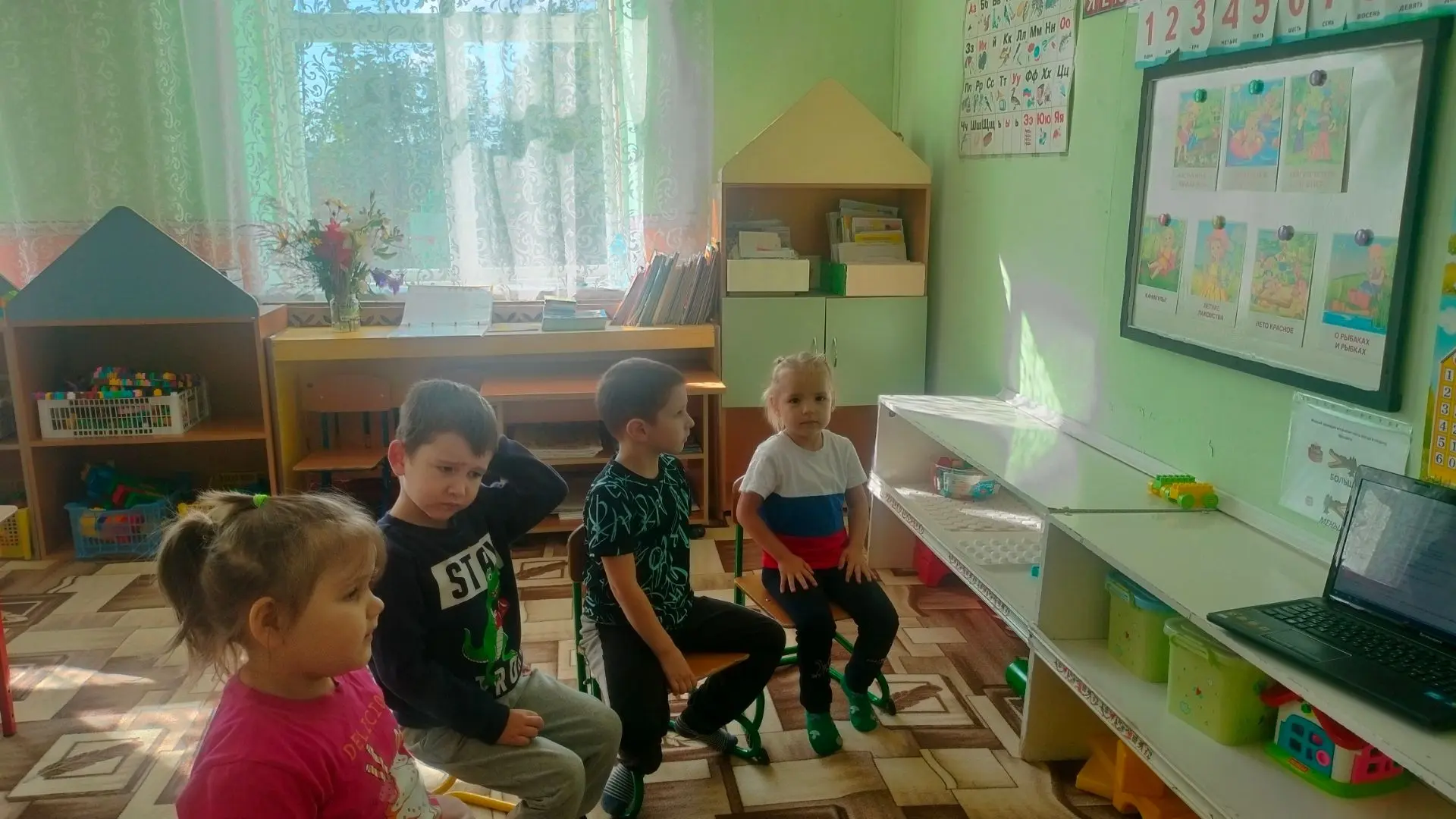 Вот и пролетело солнечное лето — самая любимая пора детворы, когда можно вдоволь гулять...