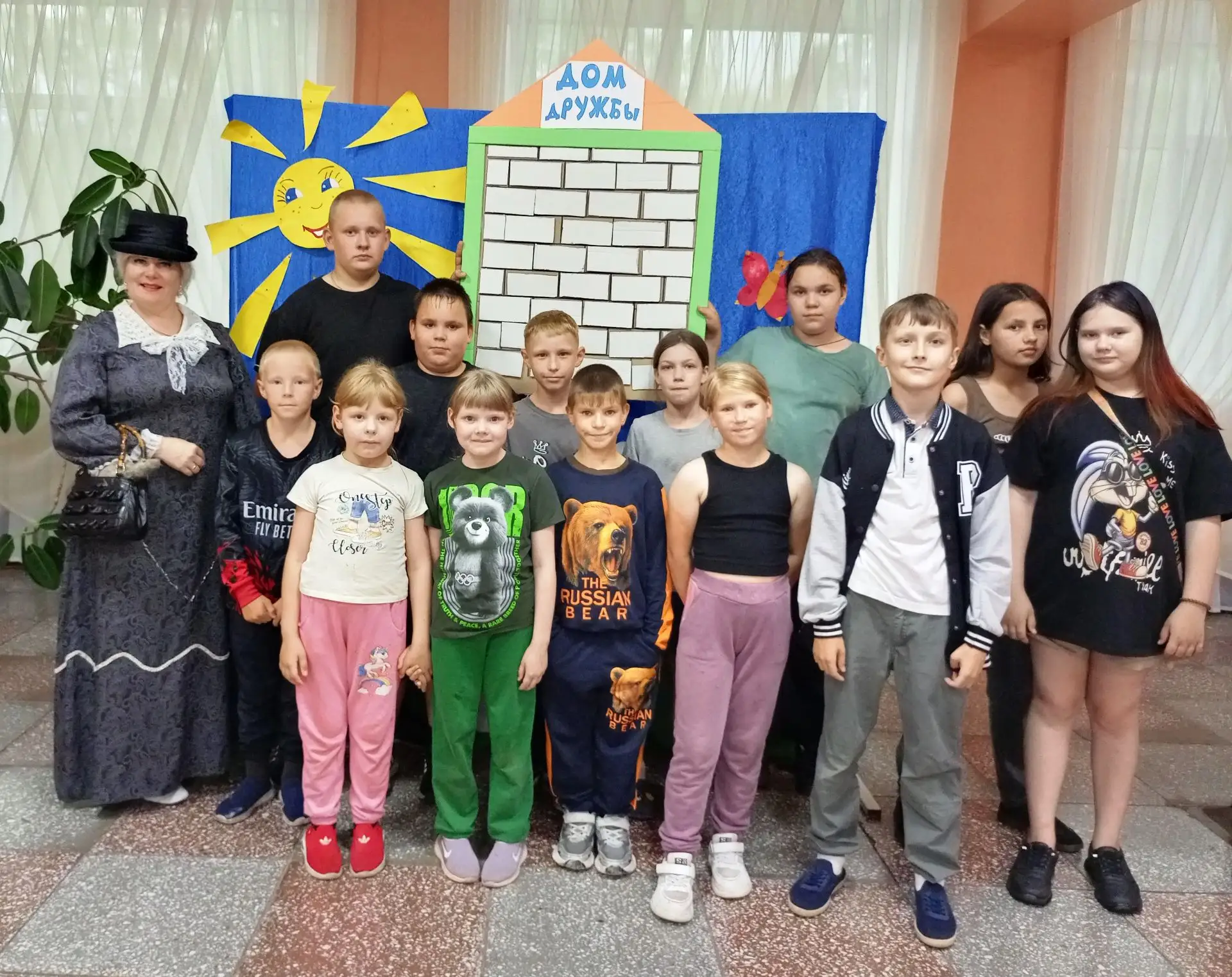 «Дом дружбы»
Вот и подошел к концу четырнадцатый, заключительный день работы летней досуговой площад