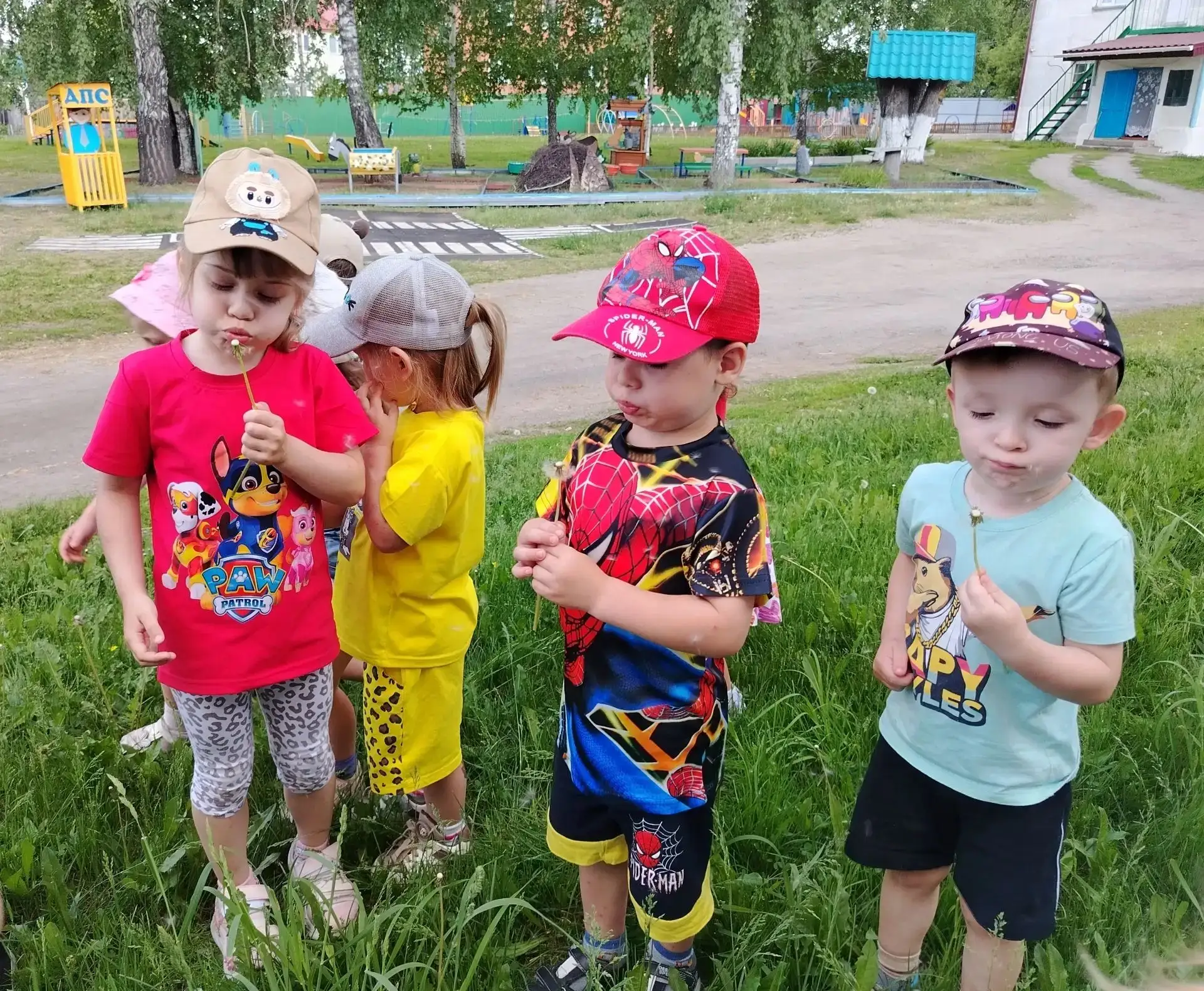 Сегодня в  младшей группе "Ромашки" прошло тематическое занятие, посвящённое одному из ...