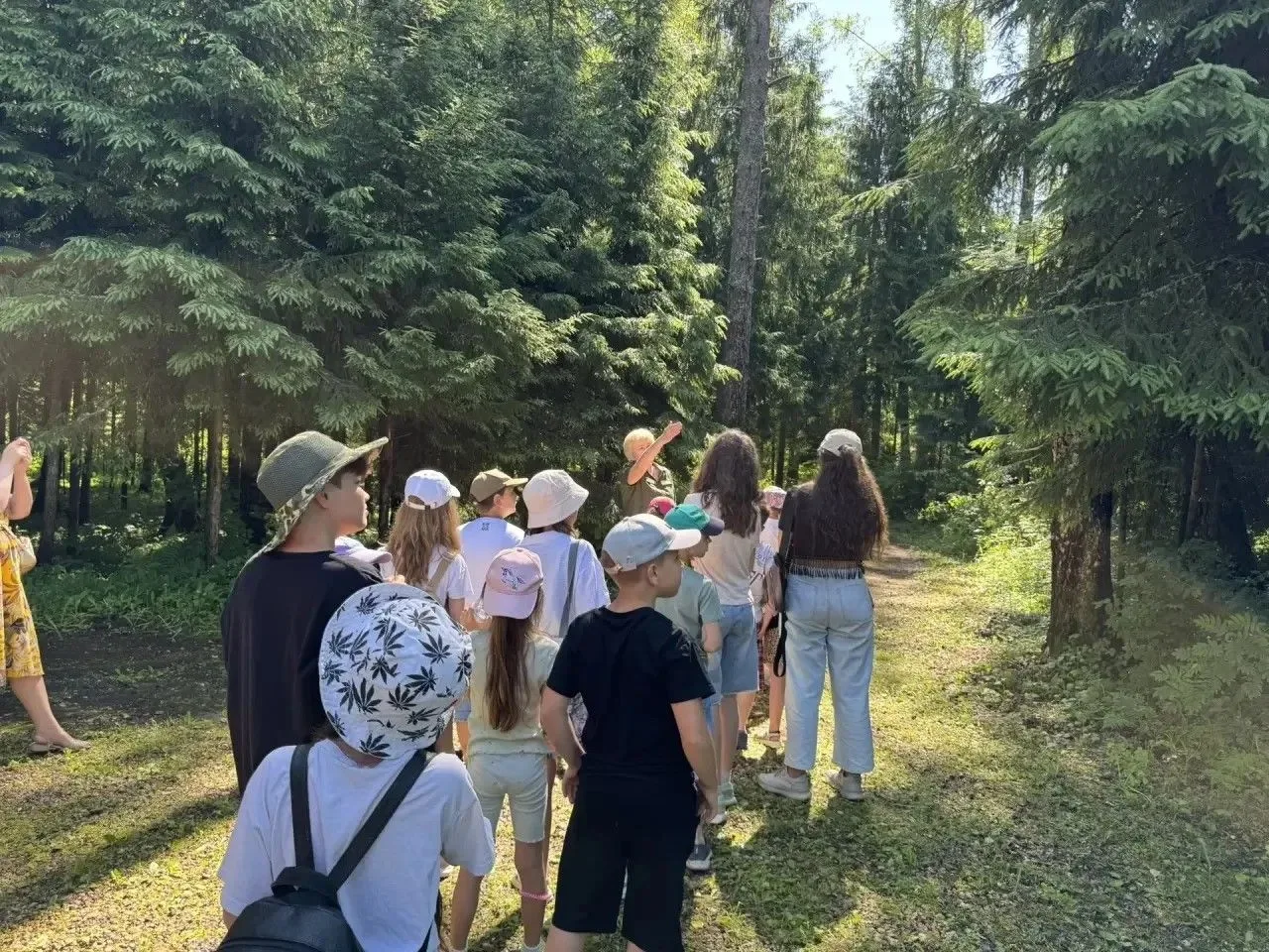 👫«Лесная лаборатория» в Солнечногорском округе приняла за один день сразу четыре экскурсии.

За оди