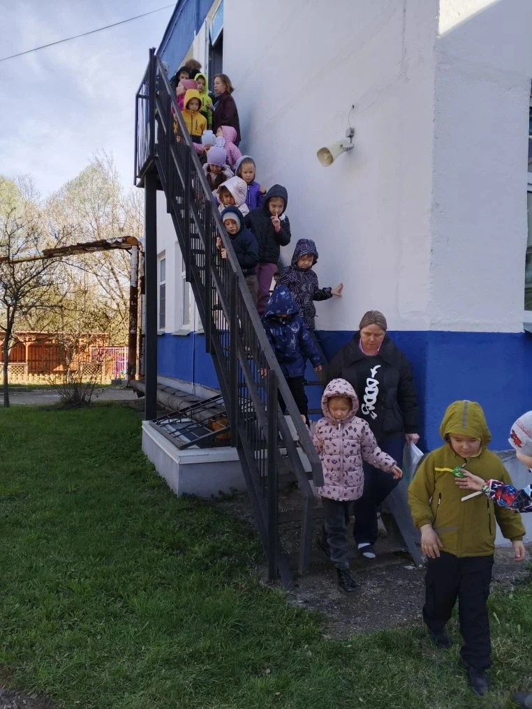 🔥 Единый день пожарной безопасности: тренировка эвакуации в ЦРР - детский сад № 13  В нашем детском 
