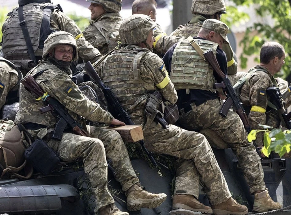 Зеленский повышает выплаты военным и открывает набор иностранцев в штурмовые части


Зеленский заяви