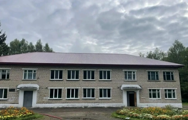 Завершен ремонт кровли в Соболевской основной школе. Новое покрытие не только продлит с...