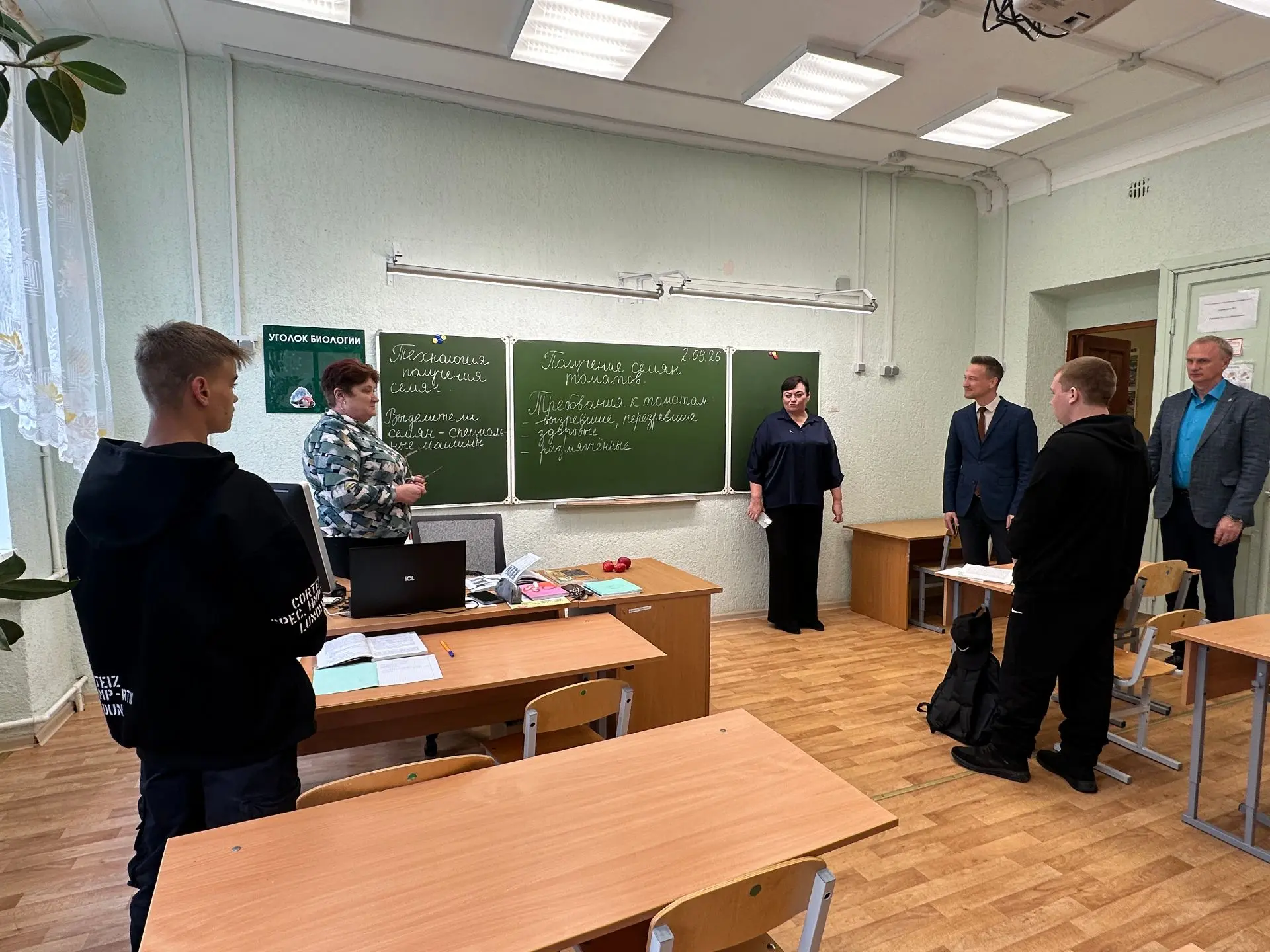 Министр образования Псковской области Александр Сорокин посетил школы-интернаты Красног...