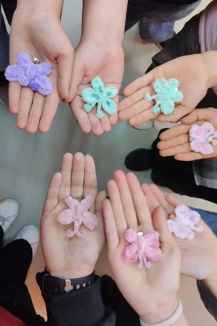 Бабочки-заколки из сенильной проволоки. 🦋🦋🦋