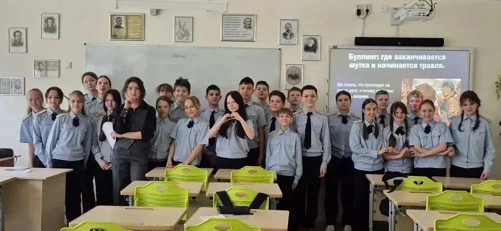 «Школьная Республика»: Безопасная среда   Главная идея «Школьной Республики» -принцип «равный -равно