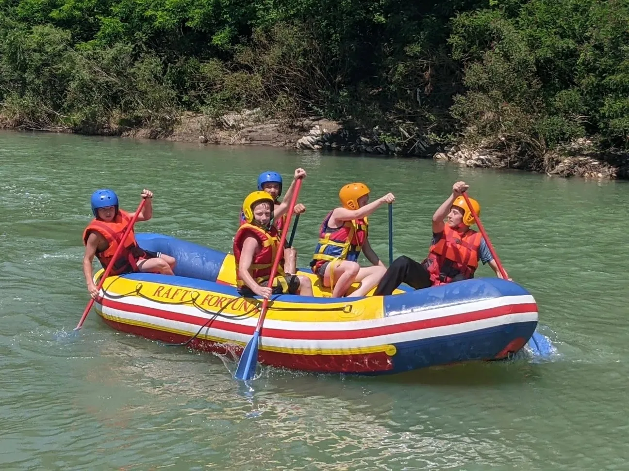 🛶 Водный туризм — это не про комфорт, это про характер!

🚩 Палаточный лагерь «Движения Первых» — у