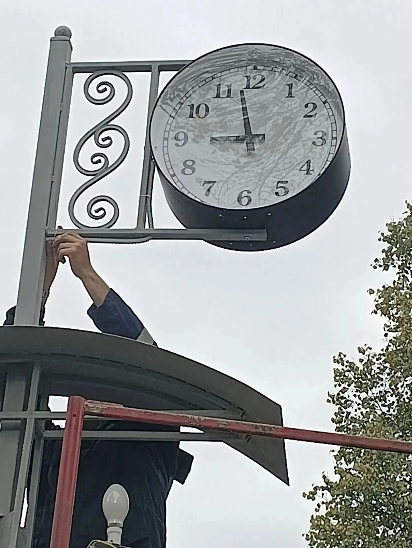 "Жду тебя под часами" 🕒