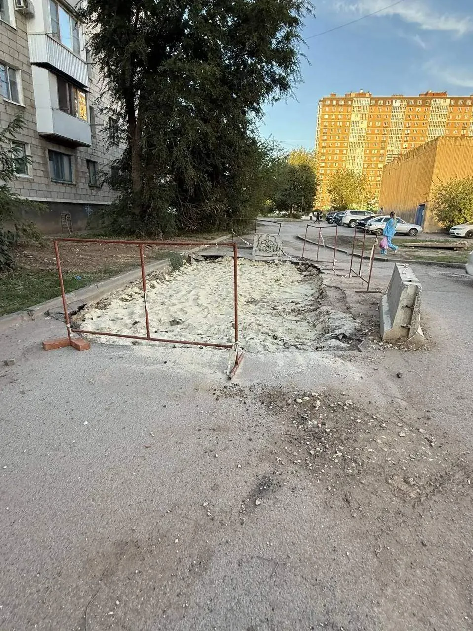 Мы жители многоквартирного дома Ул. 50 лет октября 17. Подвал на протяжение всех подъез...