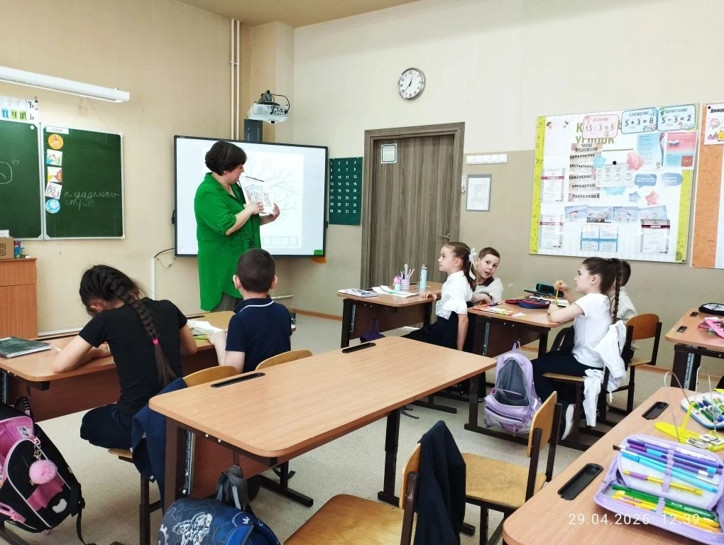 🌳 Дерево дружбы в 1 классе: учимся быть командой!  Сегодня, 29 апреля, наши самые юные школьники ста