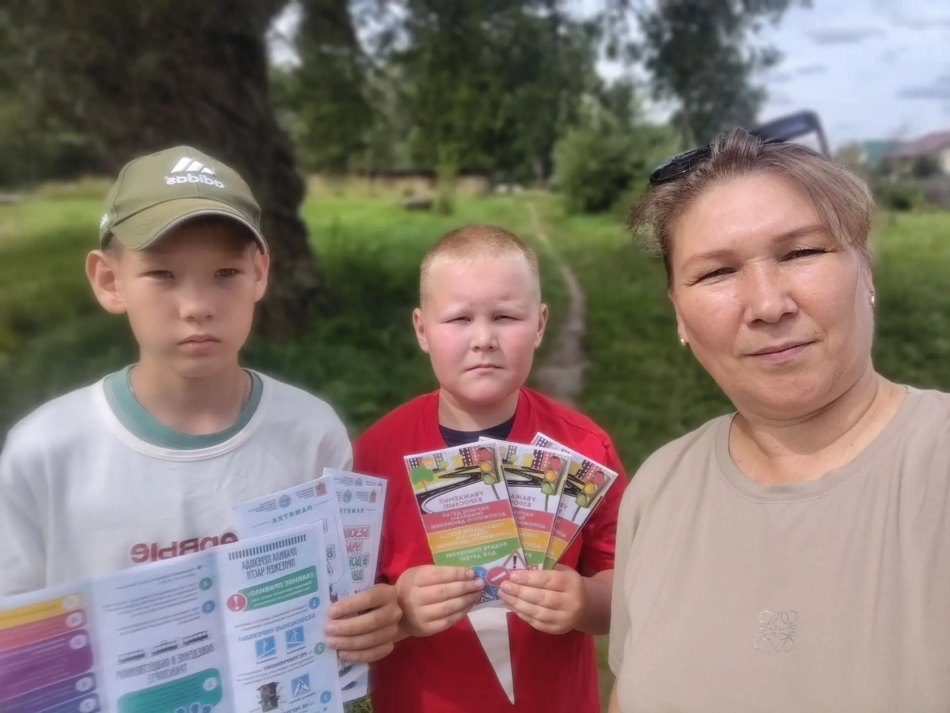 Активисты Движения Первых провели акцию по безопасности дорожного движения