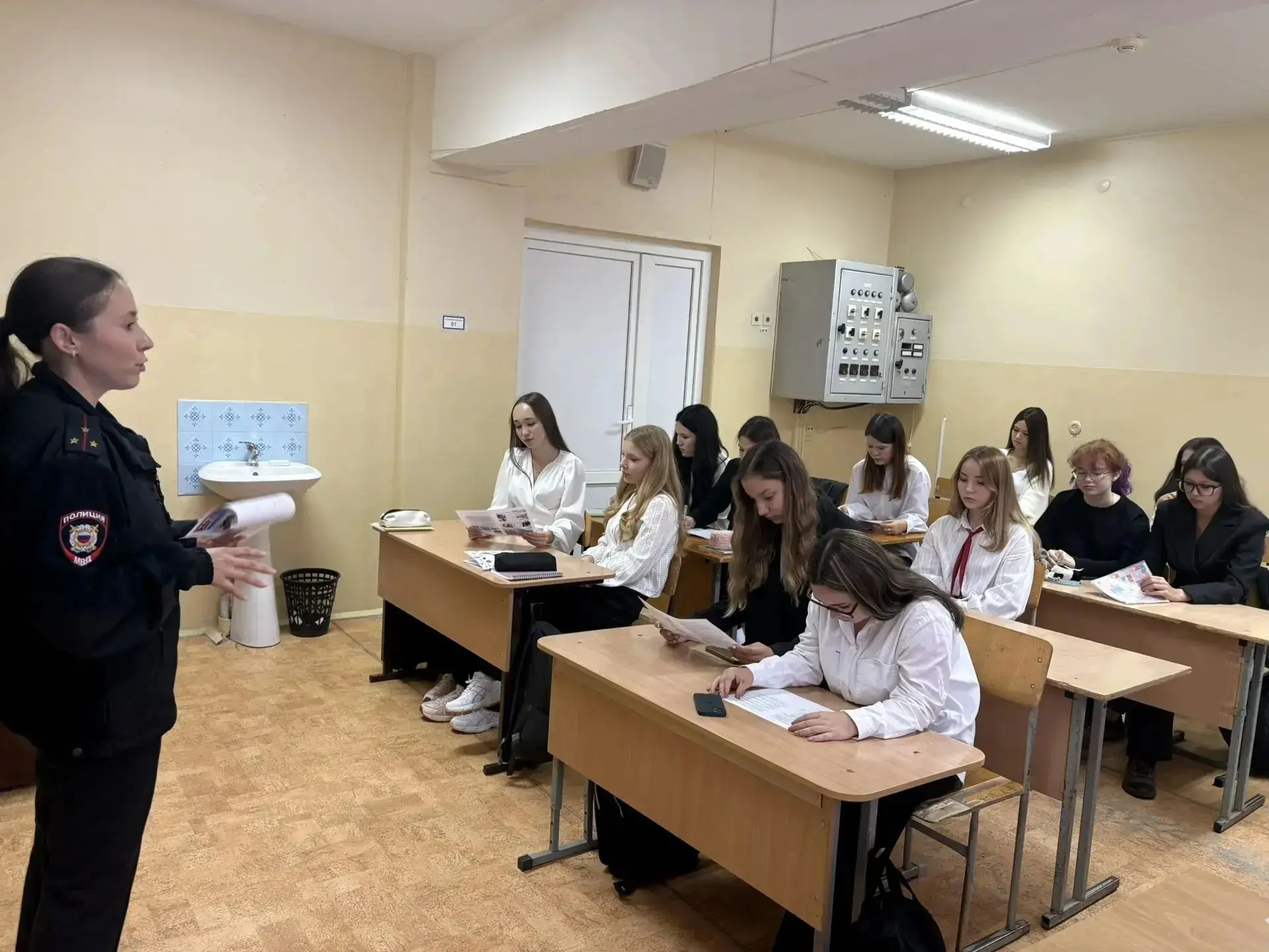 👮 ВСТРЕЧА С ПРЕДСТАВИТЕЛЕМ МВД В 17-Й ШКОЛЕ