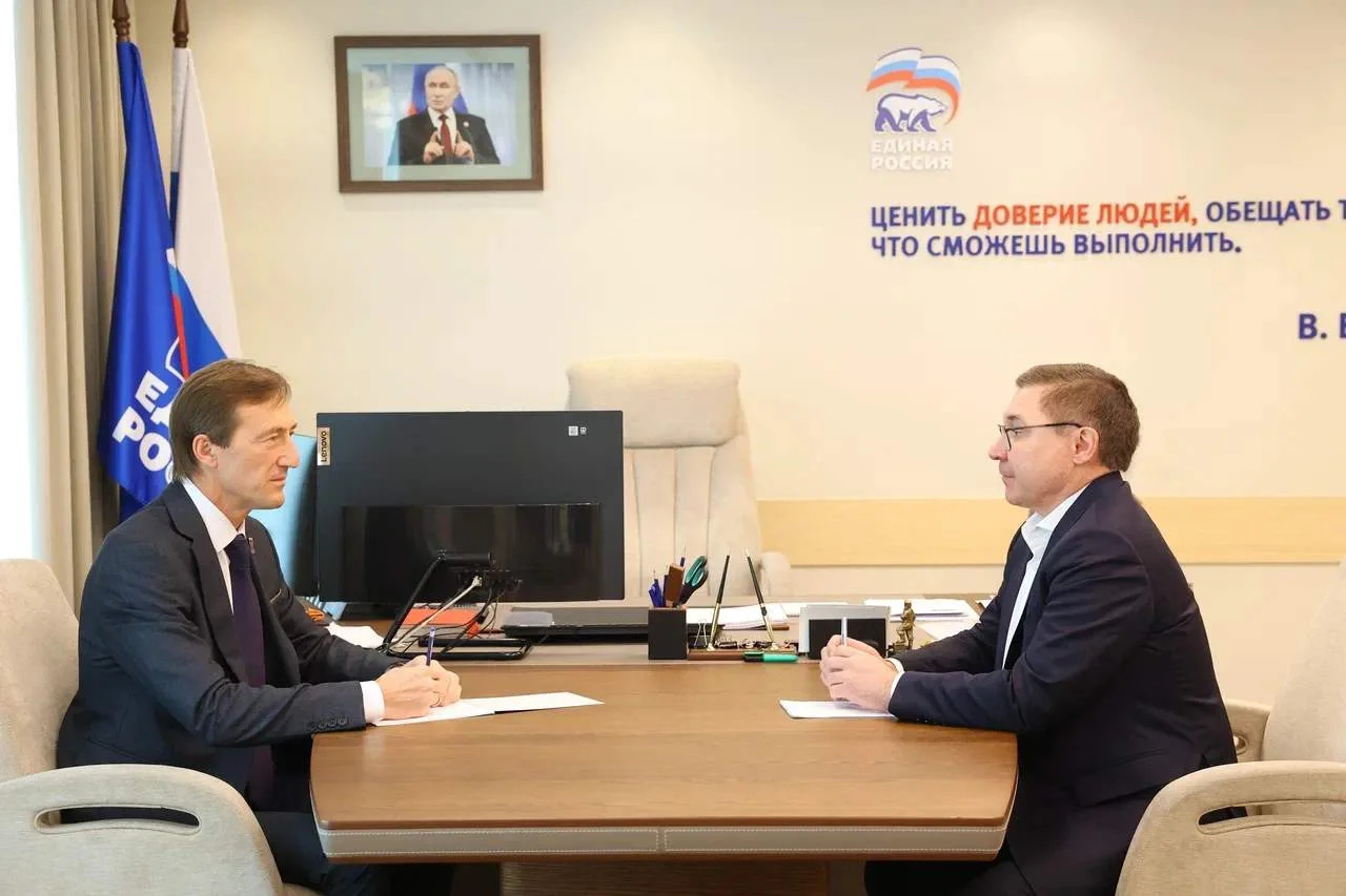 С секретарём Генсовета Партии Владимиром Якушевым обсудили реализацию партийных проекто...