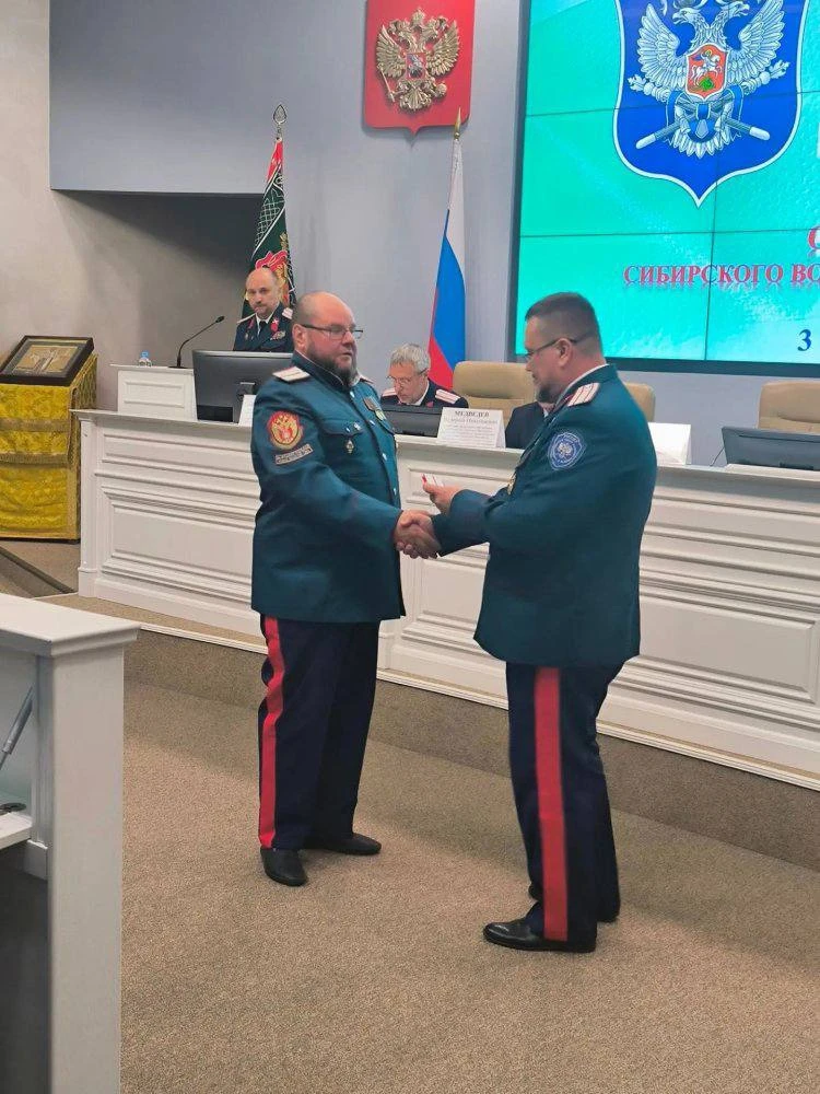 Казаки Югры получили вымпел лучшего общества Сибири