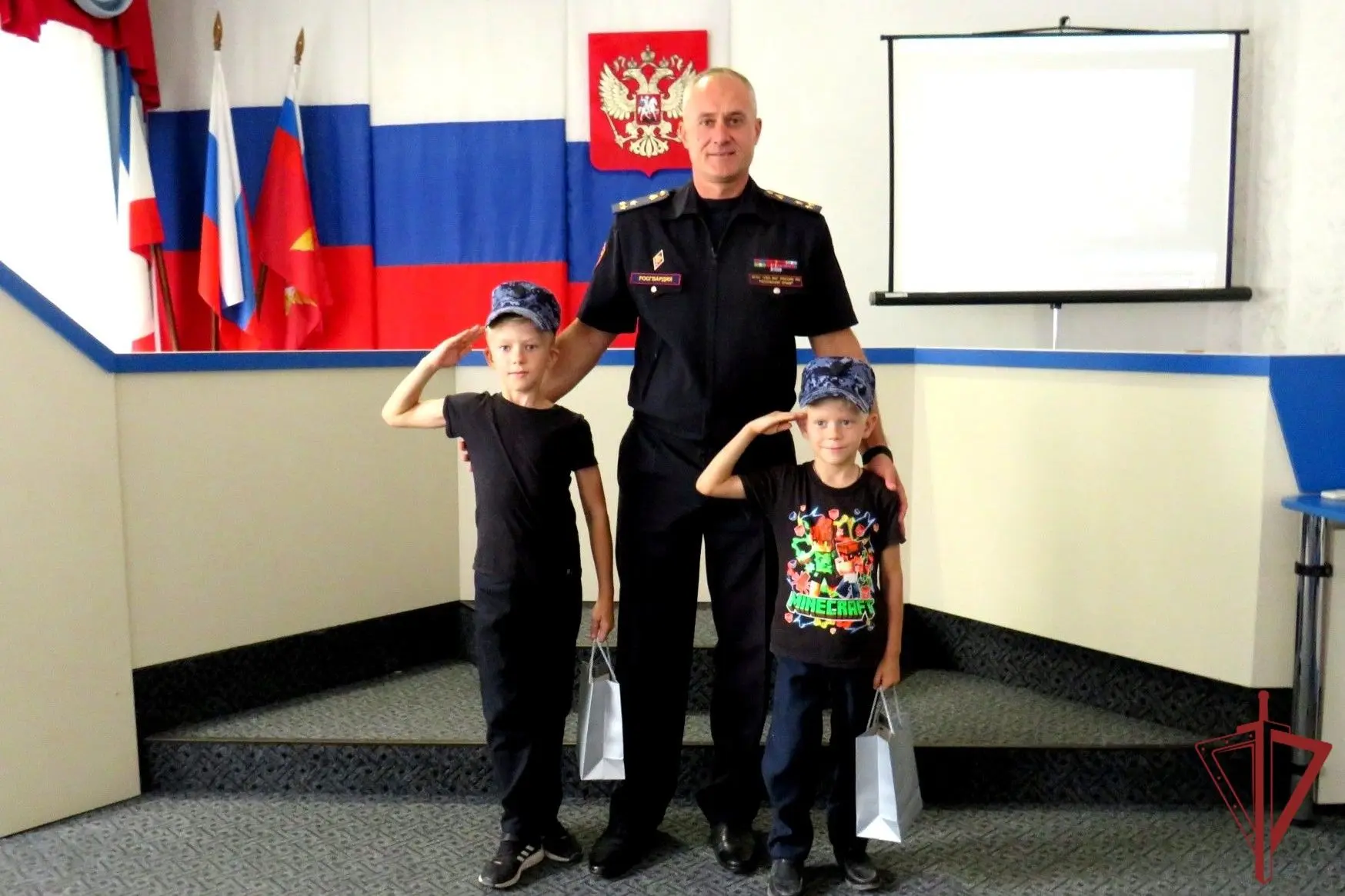 👮‍♂️ Сотрудники управления вневедомственной охраны Росгвардии в Симферополе оказали по...
