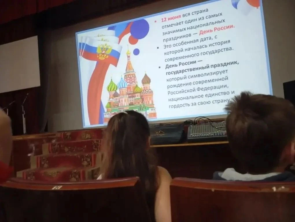 15 июня года в пришкольном лагере ПЛДП «Россияне» прошел «День России»!
Цель мероприятия: воспитание