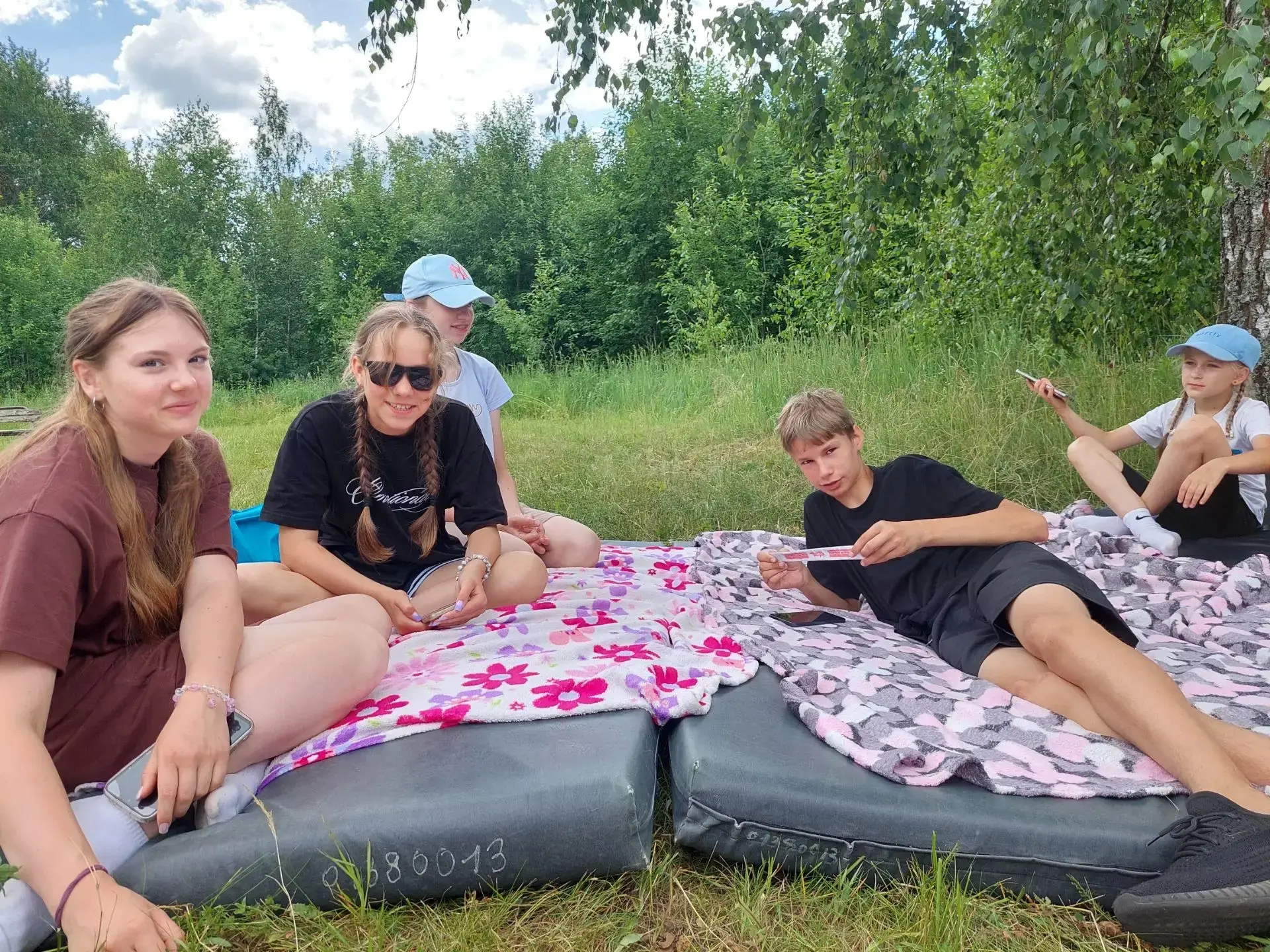 🎉 Вот и подошёл к концу наш школьный лагерь! 🎉

Кажется, только вчера мы с волнением и радостью вс