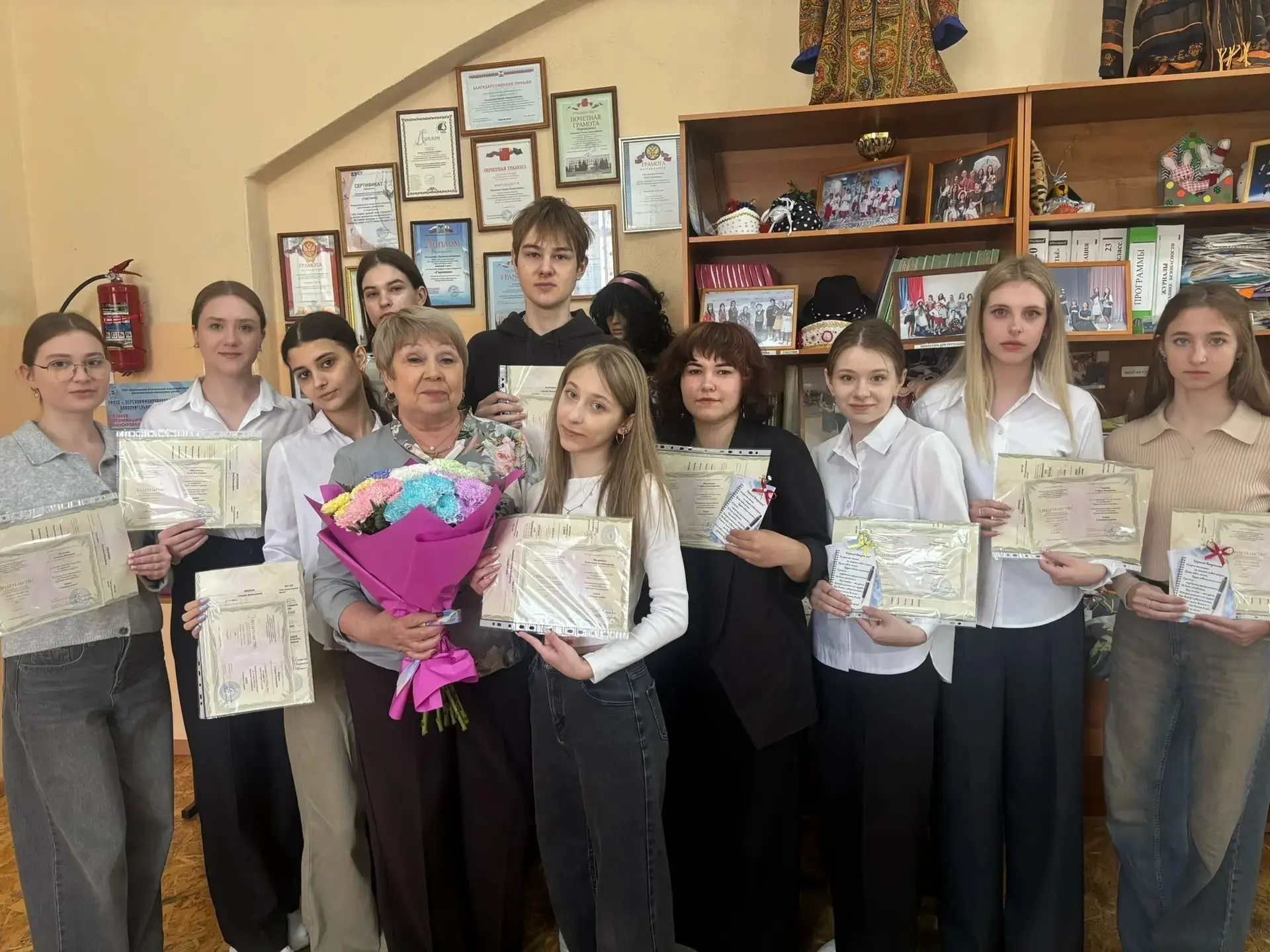 Поздравляем выпускников, освоивших программу профессионального обучения по профессии «Швея».💐

Доро