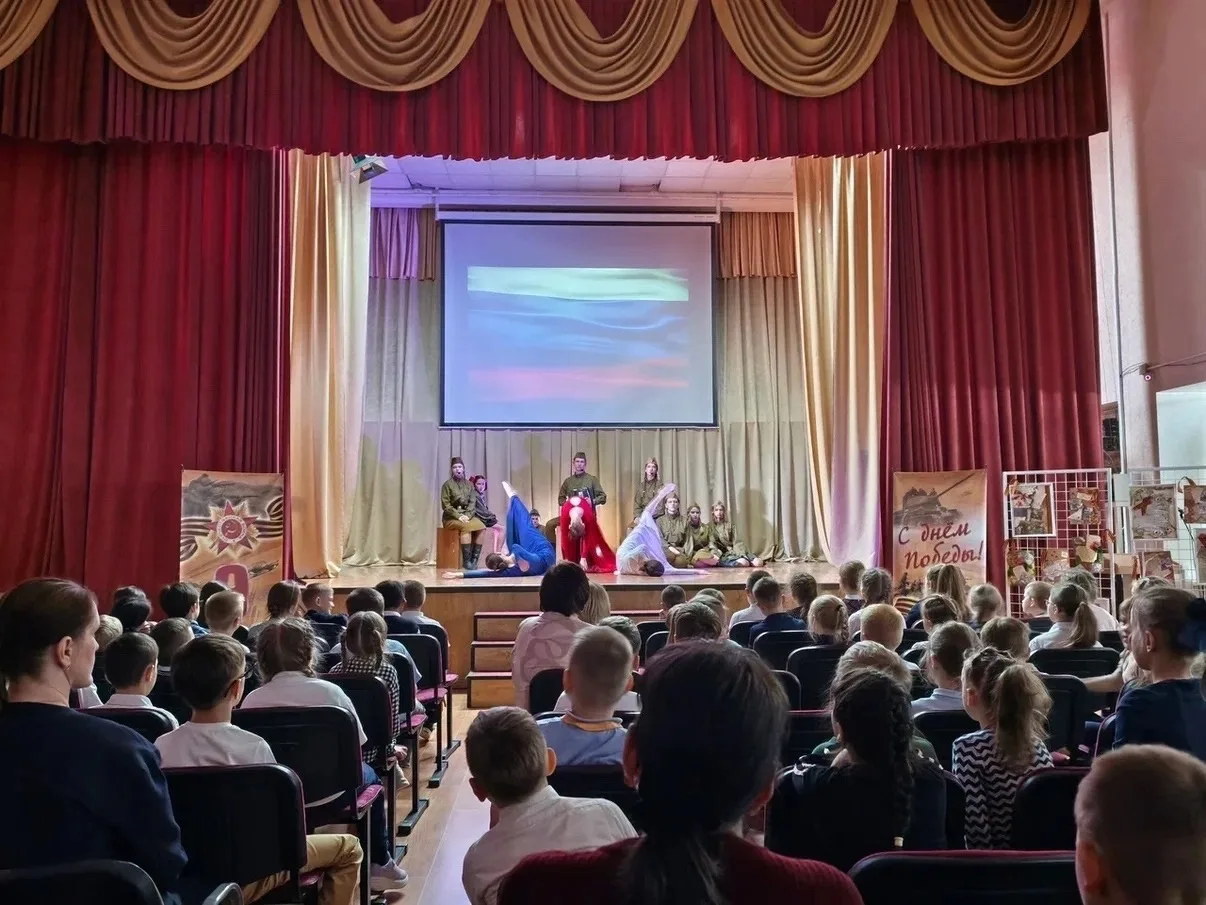 👩🏼‍🏫 Первый шаг в профессию: студенты ТГПУ погрузились в атмосферу школы № 40 г. Томска   Студенты 1