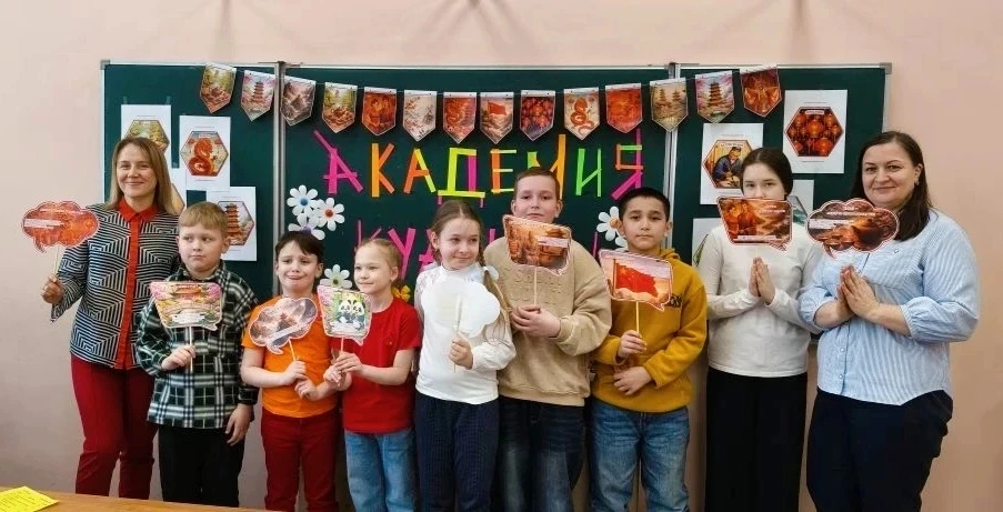 🪭 День китайской культуры в нашей школе: «КОД КИТАЯ»! 🏮  ✨Сегодня МБОУ «Школа №18» превратилась в на