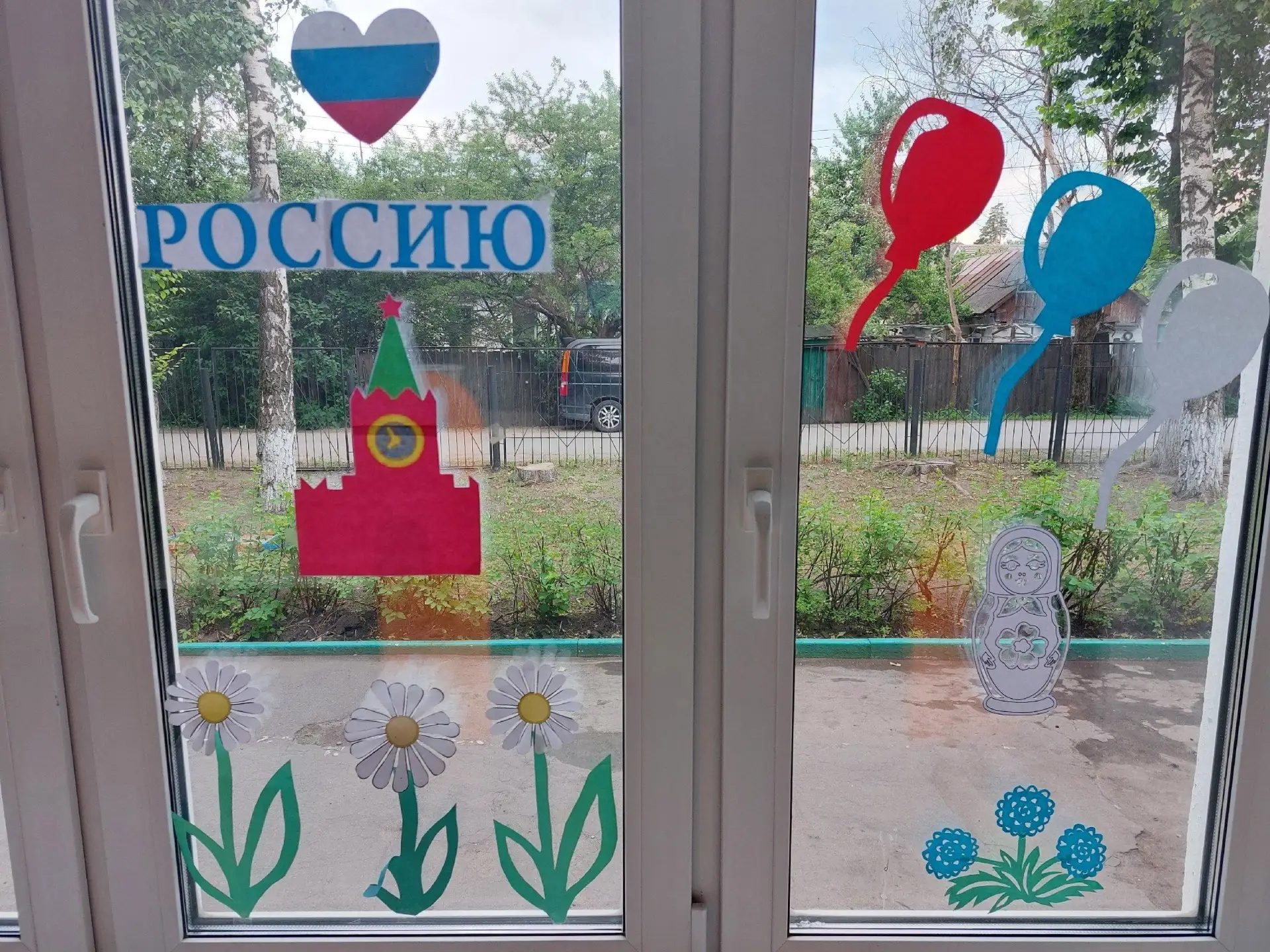 В преддверии Дня России в нашем детском саду прошло множество увлекательных мероприятий!
Творческие 