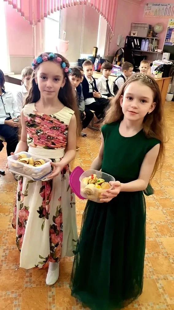 🌸💐В 3 «А» классе прошла праздничная программа «А ну-ка, девочки!» 💐🌸  5 марта, в преддверии самого н
