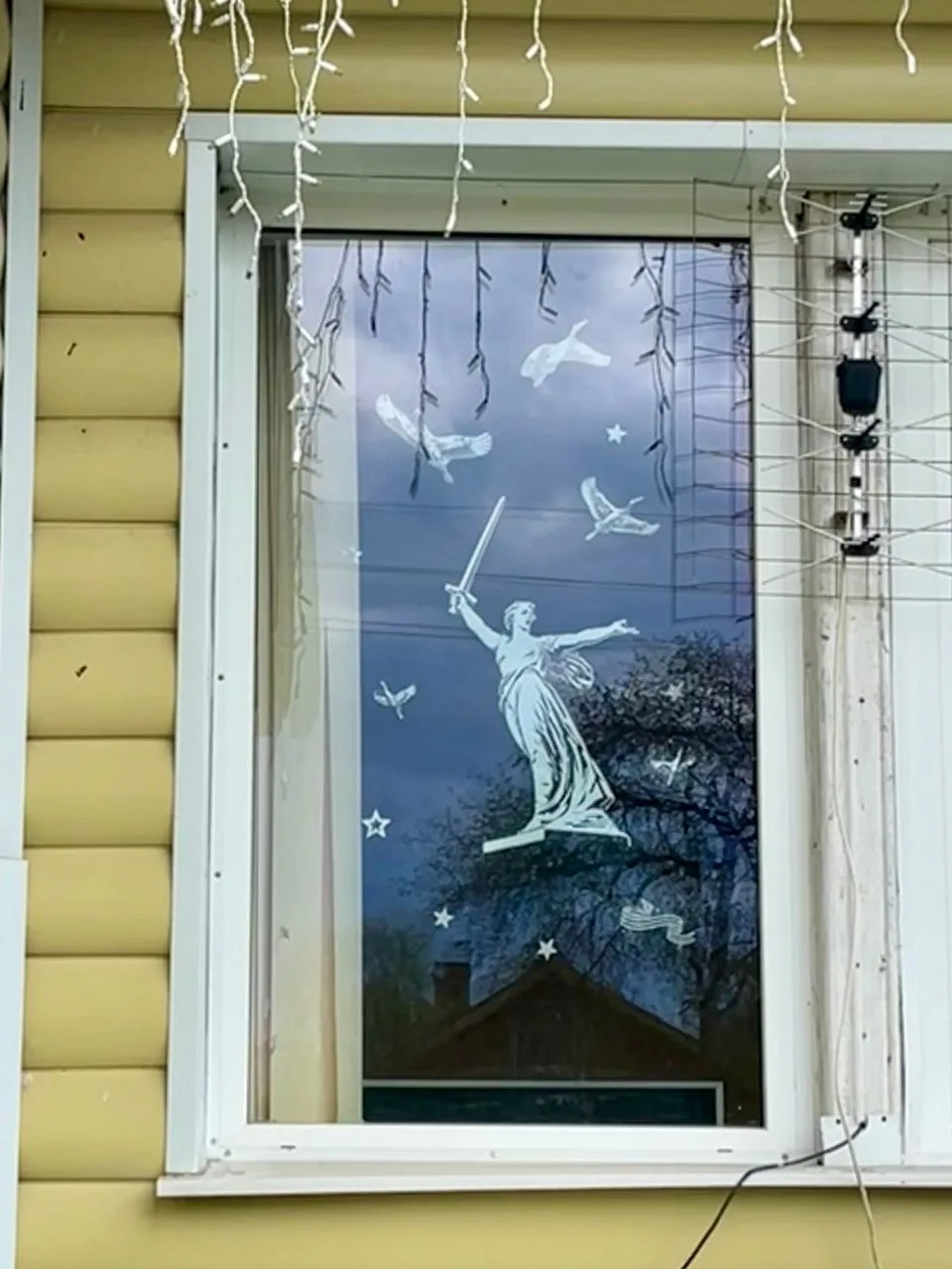 🏡 Дом Культуры д. Выстав присоединился к акции «Окна Победы»!