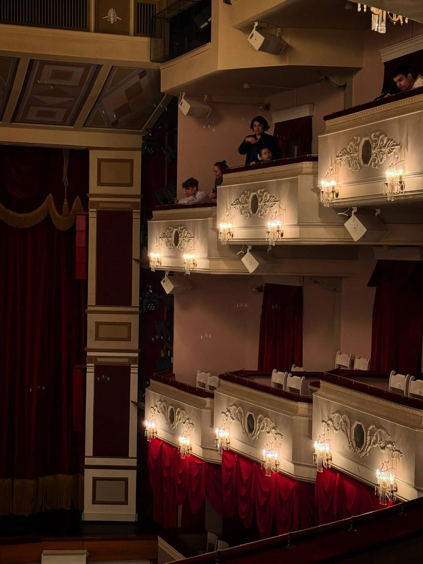 🎭 «Недоросль» на сцене Малого театра  ✨ Ученики 7-В класса вместе с классным руководителем Людмилой 