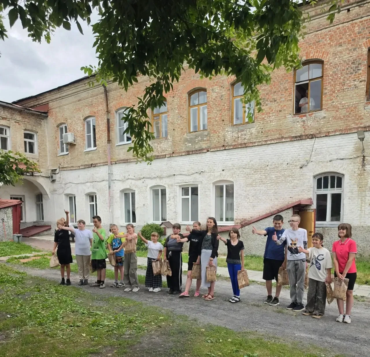 Вот и пролетела наша яркая смена!💥

26 июня состоялось торжественное закрытие лагеря дневного пребы