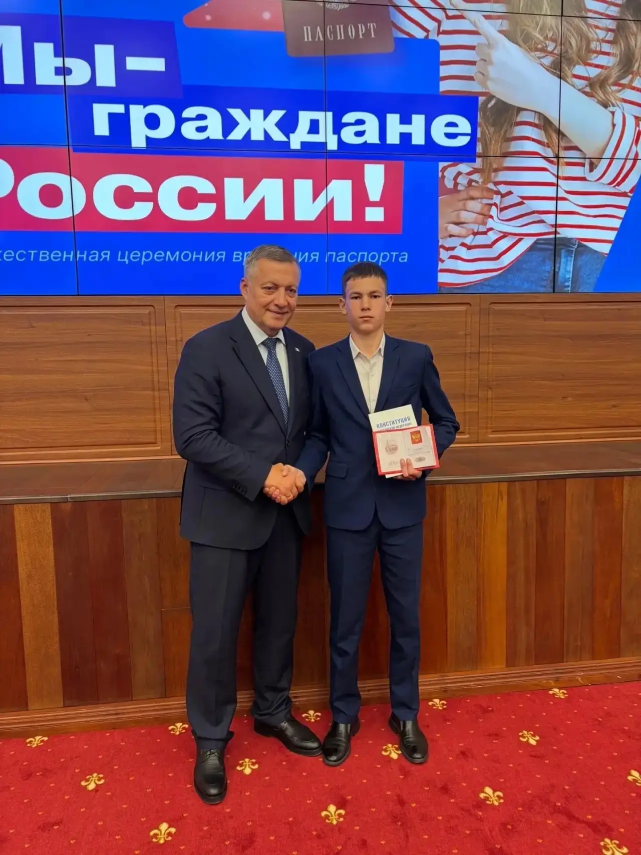 Сегодня, 12 июня, ученик нашей школы Турчак Егор получил свой первый паспорт из рук губернатора Ирку
