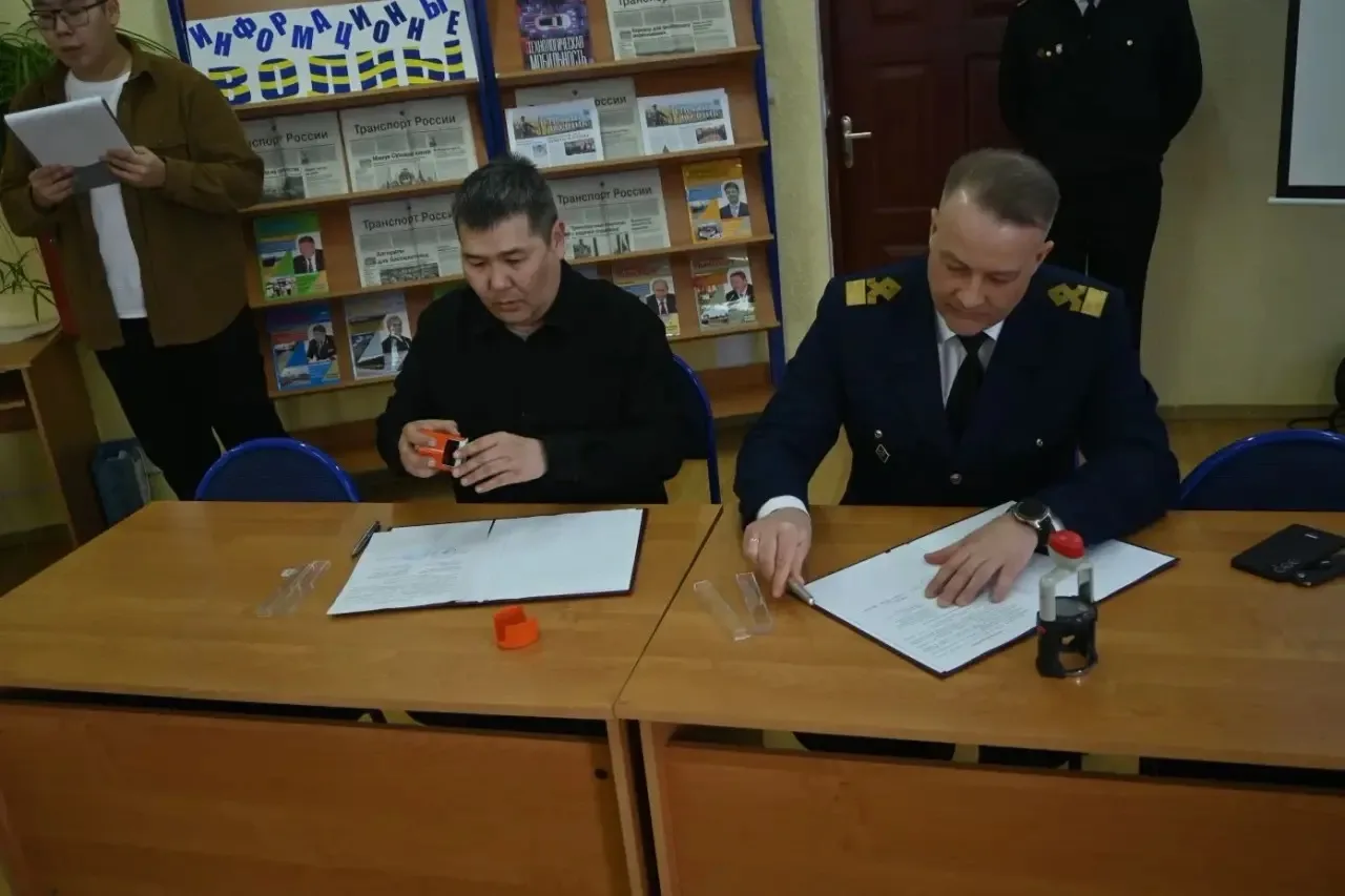 ПЛЮС ЕЩЁ ОДИН НАДЕЖНЫЙ ПАРТНЁР.  В быстро меняющемся современном мире невозможно выжить да и никак н
