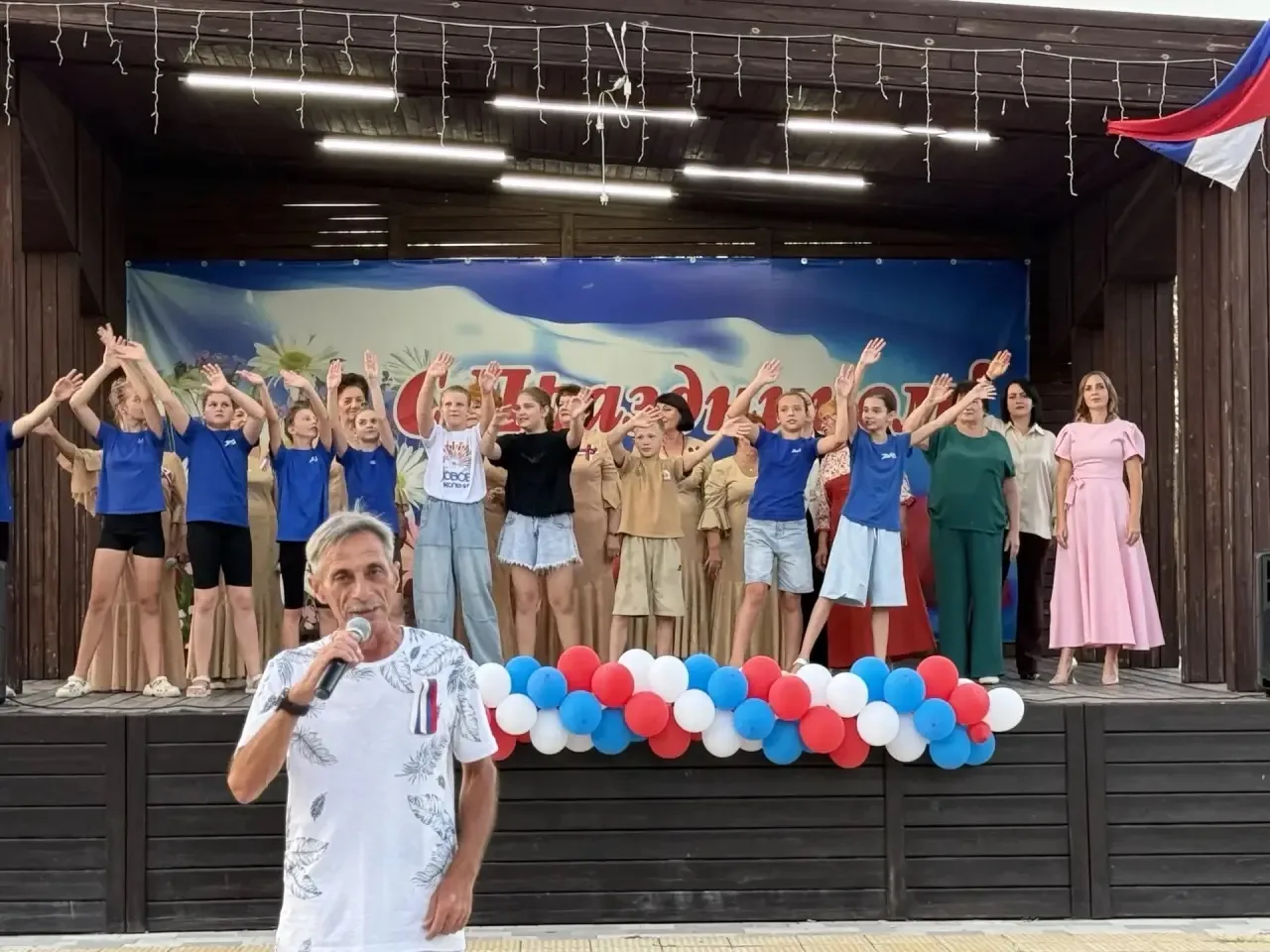 В Парке культуры и отдыха сальского городского поселения состоялся праздничный концерт,...