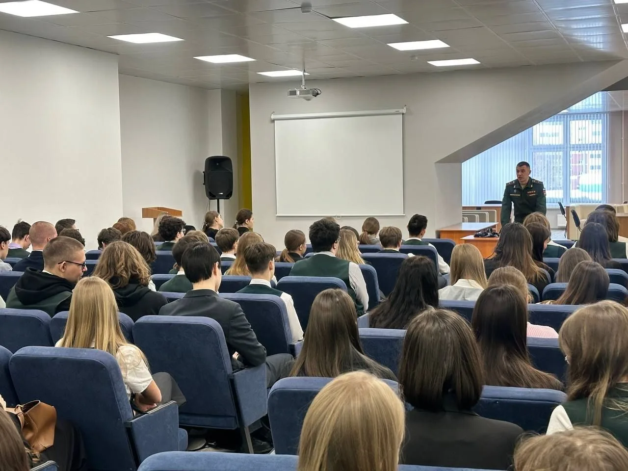 🎓Профориентационная встреча для старшеклассников Сегодня в рамках профориентационной работы нашу шко
